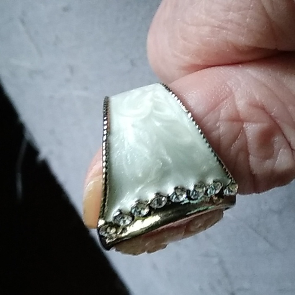 AMADEO SET HINGED BRACELET/RING.MOTHER OF PEARL,CAMEO,Swarovski accent,Gold - Picture 2 of 7